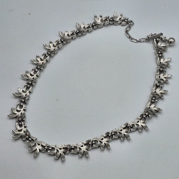 Vintage Trifari Silver-Tone Leaf Necklace 16 Inches Adjustable With Elegant Text - Picture 7 of 9